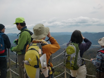 山頂からの眺めを撮影